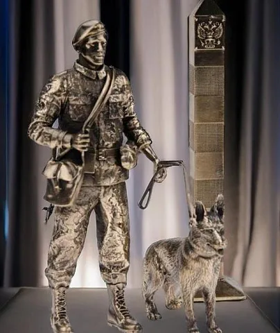 Подарочная бронзовая статуэтка «Пограничник», 140×60×35 мм