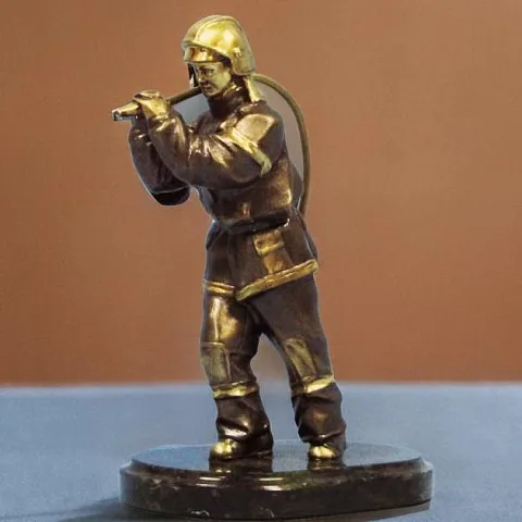 Подарочная бронзовая статуэтка «Пожарный»