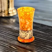На память: Стопка для водки из камня (янтарь) — фотография 1