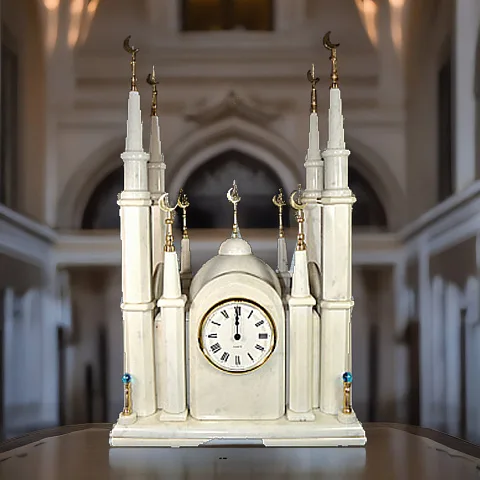 На память: Сувенирные настольные часы «Мечеть» из мрамора