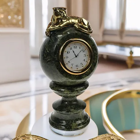 На память: Винтажные часы с пантерой