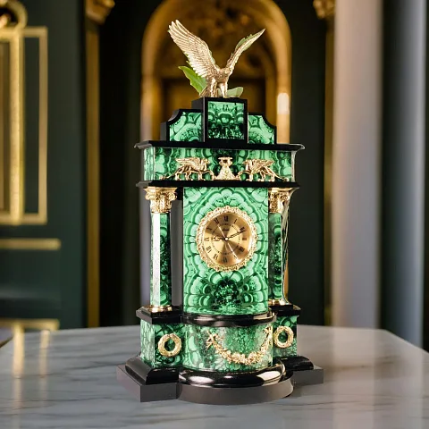 Часы «Орел» из малахита с бронзовой фигурой — красивый подарок